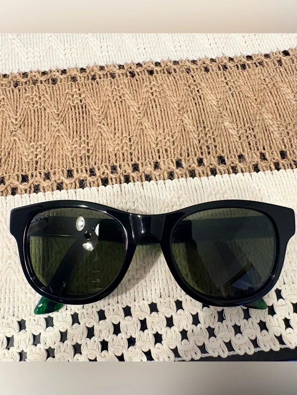 Gucci Black Frame Sunglasses - Women